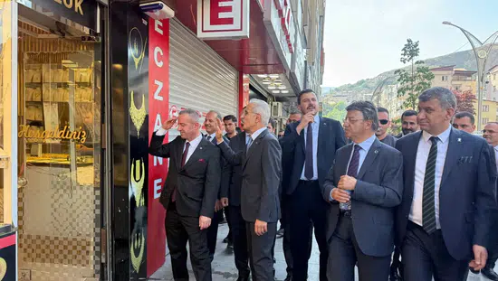 Bakan Uraloğlu Hakkari esnafıyla buluştu