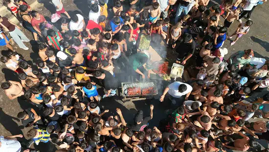 Diyarbakır'da havuz keyfi ciğer ziyafetiyle birleşti
