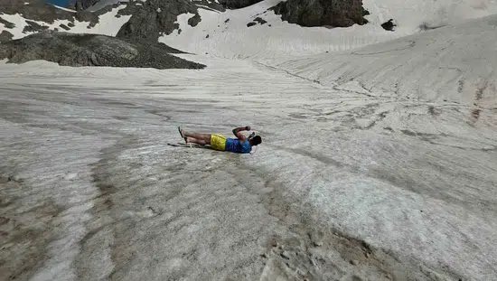 Haziran sıcağında kayak keyfi yapan öğretmen şaşırttı