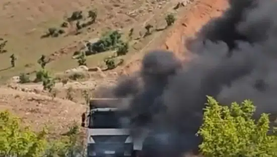 Siirt Eruh yolunda kamyon alevlere teslim oldu