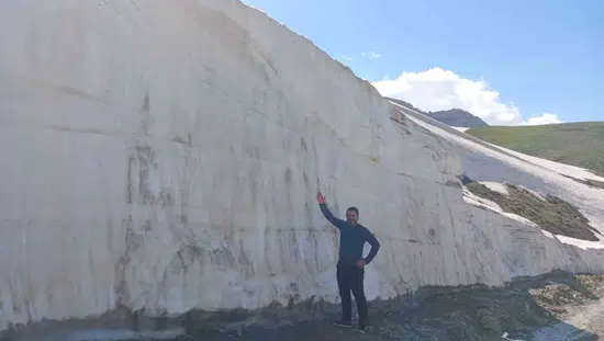 Hakkari yaylalarında haziran ayında kış manzarası