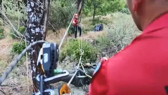 Tunceli’de mantar toplamaya giden kardeşler derede mahsur kaldı