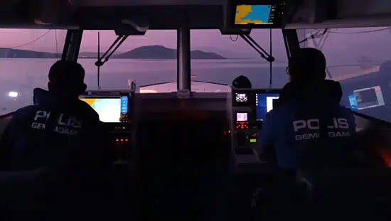 Van Gölünde sürüklenen 7 kişi deniz polisinin müdahalesiyle kurtarıldı