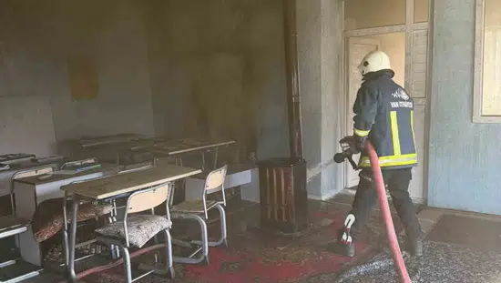 Çaldıran ilçesindeki Kur’an kursunda korkutan yangın kısa sürede söndürüldü