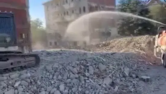 Elazığ’da kentsel dönüşümdeki binanın yıkılış anı korna sesiyle tetiklendi