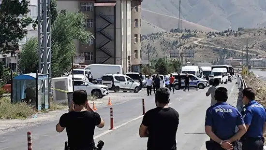 Bitlis'te durakta unutulan çanta paniğe neden oldu?