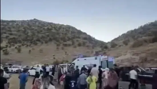 Mardin Midyat yolunda iki araç çarpıştı bir bebek hayatını kaybetti