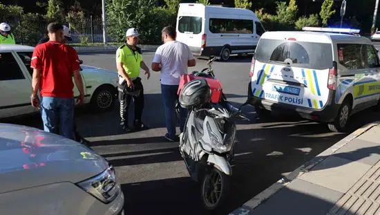 Elazığ trafiğinde kural tanımayan motosikletliye ağır para cezası kesildi