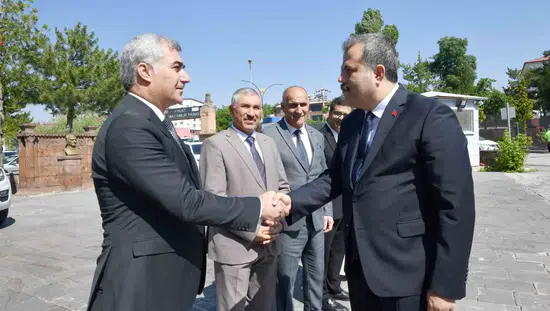 Bitlis Ahlatın Yeni Kaymakamı Özgür Kaya Mesaisine Hızlı Başladı