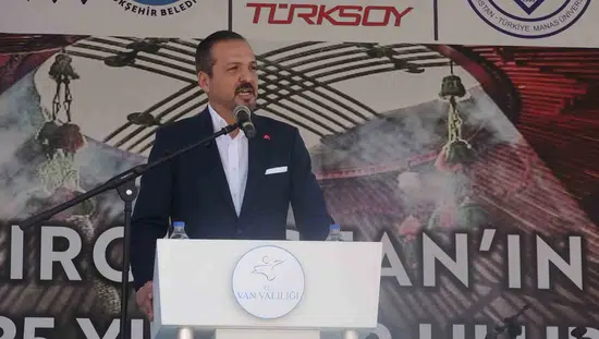 Ulupamir’de Kırgızistan’ın bağımsızlık coşkusu şölenle kutlandı
