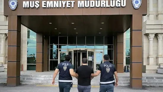 Muş polisi 10 aydır aranan firari hükümlüyü operasyonla yakaladı