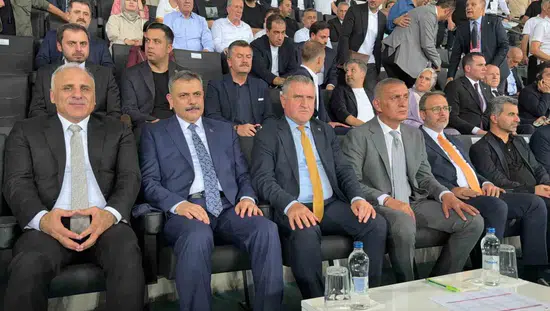 Amedspor ve Erzurumspor karşılaşmasına devletin zirvesinden yoğun ilgi gösterildi