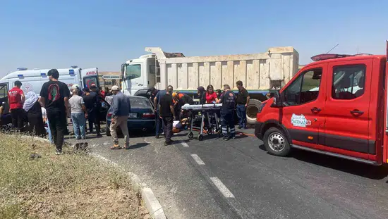 Batman Diyarbakır yolunda iki araç çarpıştı ve 4 kişi yaralandı