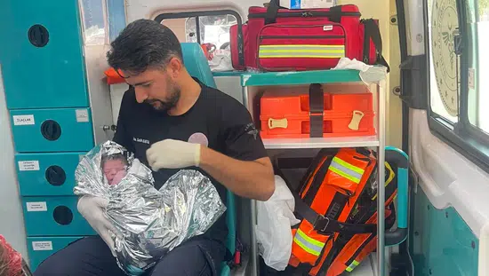 Şanlıurfa'da acil sağlık ekipleri ambulansta doğumu gerçekleştirdi