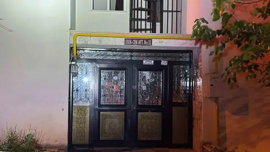 Temel kazısı sırasında çatırdayan bina boşaltıldı