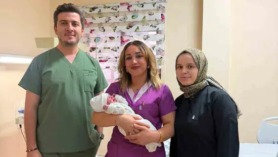 Patnos Devlet Hastanesinde sezaryen sonrası normal doğum mucizesi yaşandı