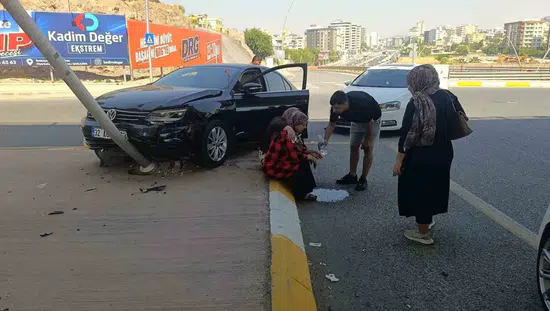 Şanlıurfa Karaköprü'de trafik kazası sonucu bir kişi yaralandı