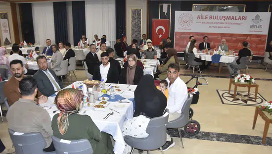 Bitlis’te devlet desteğiyle evlenen çiftler etkinlikte bir araya geldi