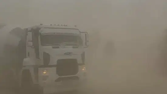 Bingöl'de etkili olan şiddetli rüzgar binaların çatılarını yerinden söktü