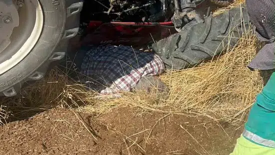 Birecik ilçesinde devrilen traktörün altında kalan sürücü hastaneye kaldırıldı