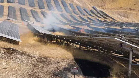 Kurtalan'da güneş enerjisi panellerinde çıkan yangın paniğe neden oldu