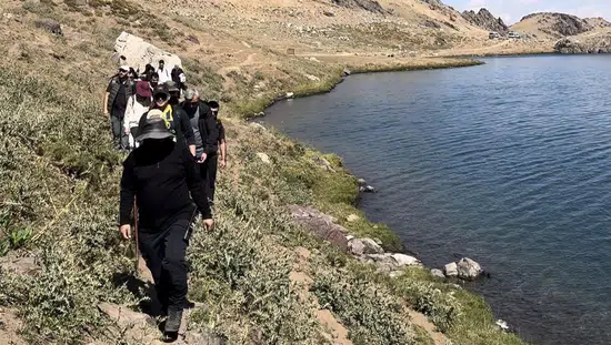Hakkari'de 22 doğasever 3 bin 500 rakımlı Sat Gölleri'ne tırmandı
