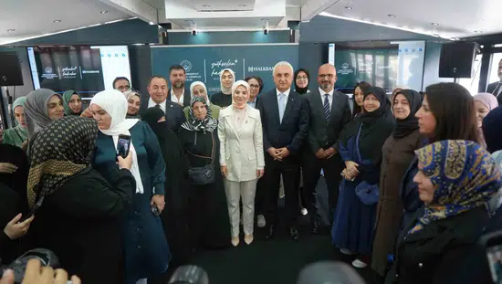 Bakan Göktaş, Muş'ta kadın girişimcilere dijital pazarlama eğitimi verdi