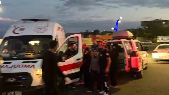 Bingöl'de iki otomobilin karıştığı kazada dört kişi yaralandı