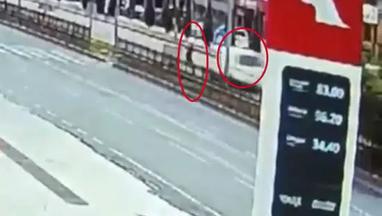 Diyarbakır'da yaya geçidinde ölümden dönülen o anlar kameraya yansıdı
