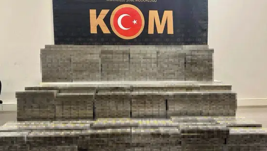 Mardin Artuklu'da şüpheli araçtan binlerce paket kaçak sigara çıktı