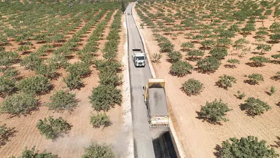Birecik ilçesinde 40 kilometrelik grup yolu yenileniyor