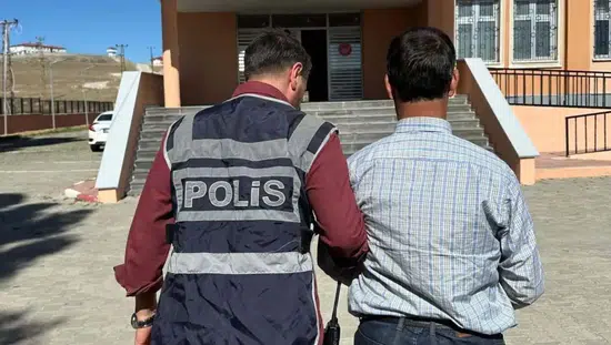 Diyadin'de aranan hükümlü sahte kimlikle yakayı ele verdi