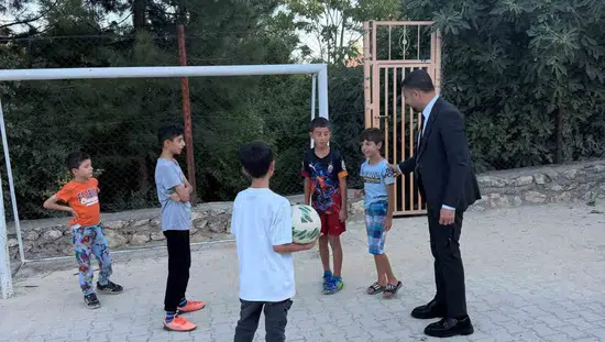 Eğil Belediyesi minik öğrencilerin okul heyecanına ortak oldu