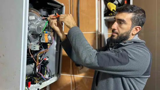 Van'da kombi ustalarının kış mesaisi başladı