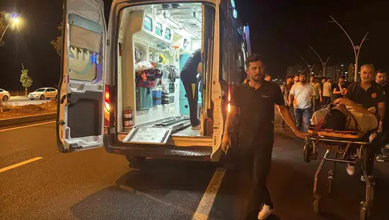Diyarbakırda seyir halindeki kamyonetten düşen genç yaralandı