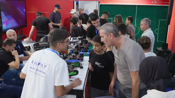 TEKNOFEST Güneydoğu'da Milli Eğitim Bakanlığı standına yoğun ilgi