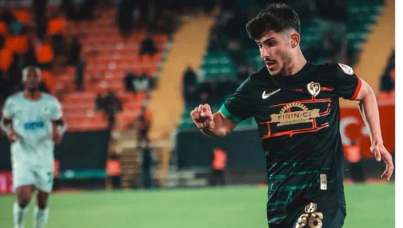 Amedsporlu oyuncuya saha içinde takım arkadaşından saldırı