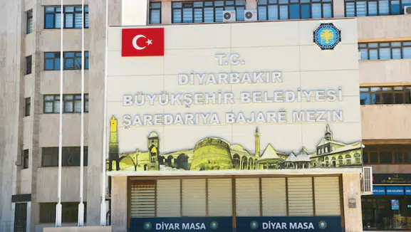 Diyarbakır’da çok dilli hamle: Belediyede Kürtçe eğitimi başladı