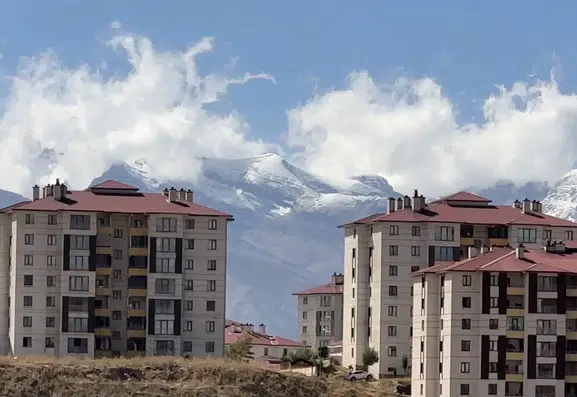 Cilo Dağları mevsimin ilk kar yağışıyla beyaza büründü