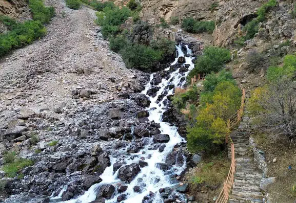 Van'da Kanispi Şelalesi sonbahar yağışlarıyla yeniden hayat buldu