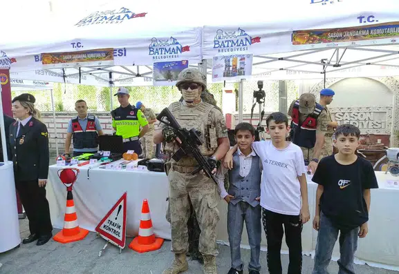 Sason Festivalinde Jandarma Standı Vatandaşların İlgi Odağı Oldu