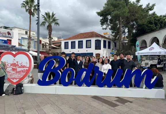 AK Parti Batman Milletvekili Nasıroğlu 10 öğrenciyi Bodrum’a tatile gönderdi