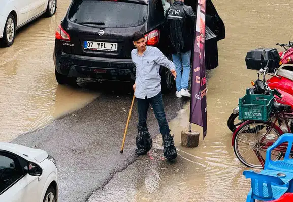 Cizre'de sağanak yağış hayatı olumsuz etkiledi