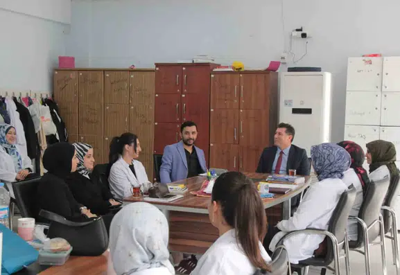 Cizre İlçe Milli Eğitim Müdürü İke okul ziyaretlerinde öğrencilerle buluştu