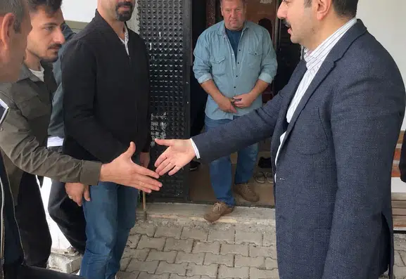 Dicle Kaymakamı Mustafa Atış kırsal mahallelerde vatandaş ve öğrencilerle buluştu