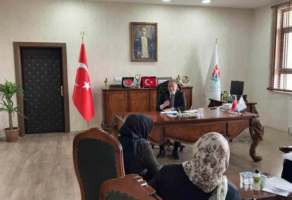 Bulanık Kaymakamı Koşansu Halk Günü toplantısında vatandaşların taleplerini dinledi