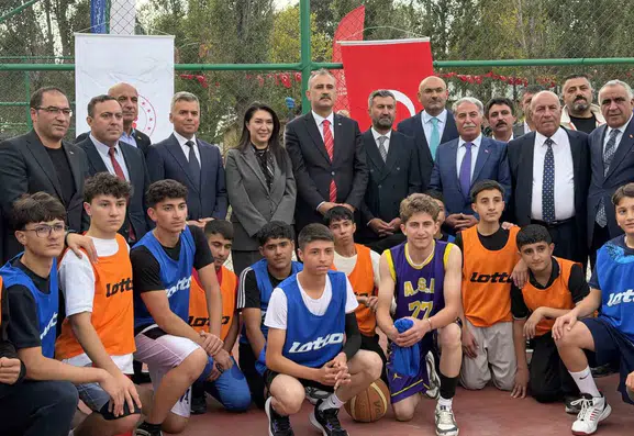 Ağrı’da altyapı ve kültürel yaşama yeni soluk getirecek Ahmed-i Hani Kültür Parkı açıldı
