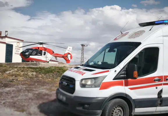 Çaldıran'da rahatsızlanan 21 günlük bebek helikopterle Van'a taşındı