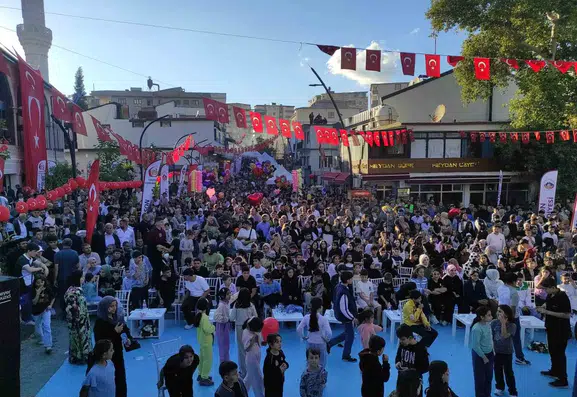 Sason'da Bal, Ceviz ve Çilek Festivali'ne yoğun ilgi