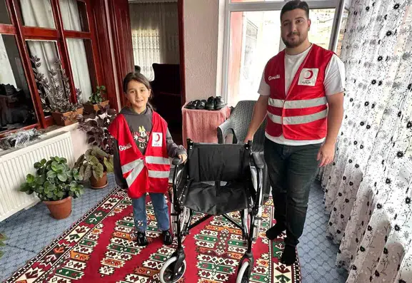 Muradiye'de Kızılay eliyle gelen büyük mutluluk